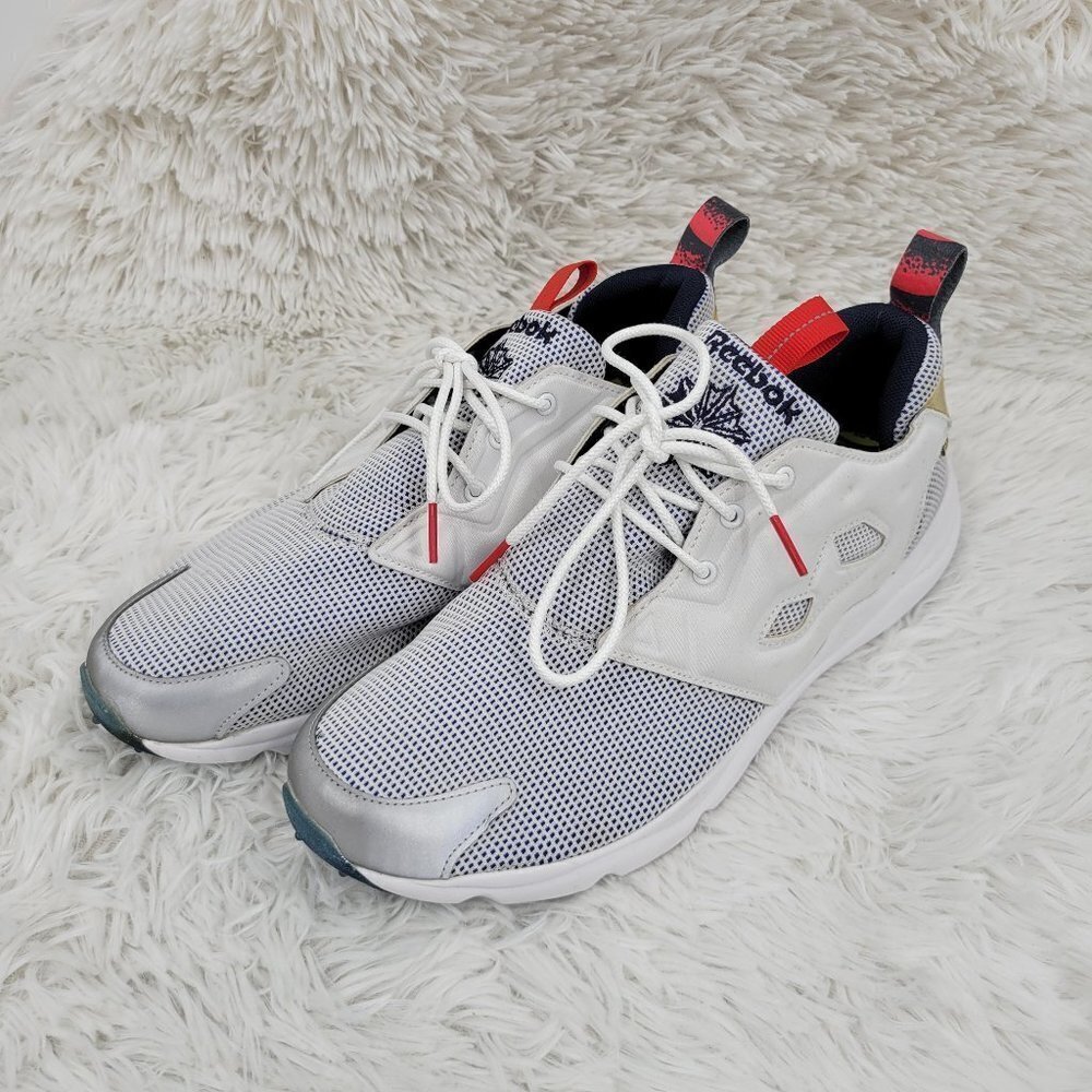 Reebok Men's White and Red Lightweight Mesh Sneakers